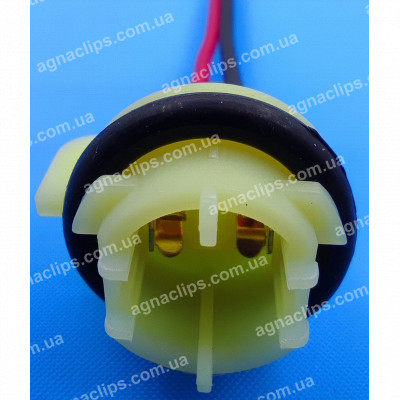 PN42 Патрон під лампу W5W жовтий 3 зачепи у пластиковому корпусі з проводами.