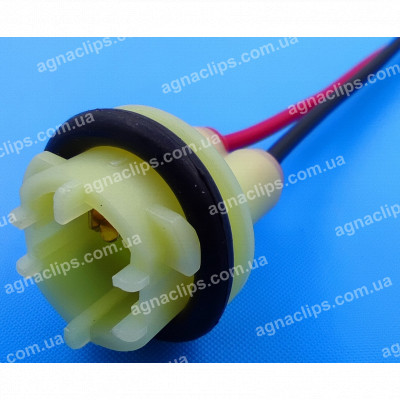 PN42 Патрон під лампу W5W жовтий 3 зачепи у пластиковому корпусі з проводами.